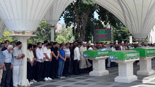Aksaray'da yürek yakan kaza! Aynı aileden 3 kişi yan yana toprağa verildi