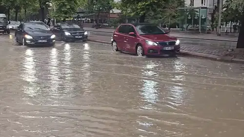 Konya’da yollar göle döndü! Sürücülere uyarı geldi