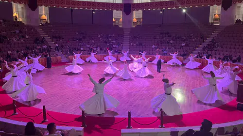 Konya’da manevi gece! Sema gösterisi izleyenleri büyüledi