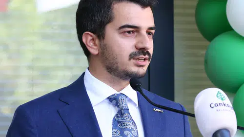 Belediye başkanı havalimanında gözaltına alındı