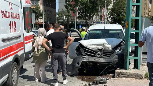 Konya’da kavşakta can pazarı! 1’i çocuk 6 yaralı