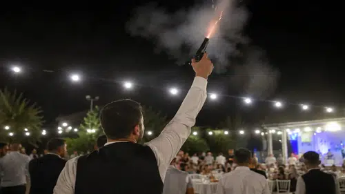 Konya'da düğünde havaya ateş açan şahıs suçüstü yakalandı