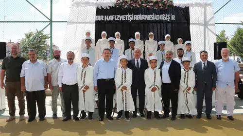 Konya’da 17 öğrenci hafız oldu! Gurur dolu törende icazetlerini aldılar