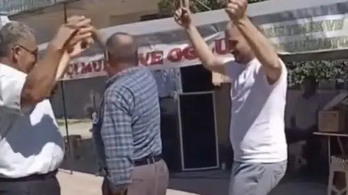Konyalı Belediye Başkanı kaşık oyunuyla kurtlarını döktü
