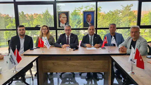 Anahtar Parti’nin önemli ismi Konya’dan seslendi: “Eş zamanlı olarak sahadayız”