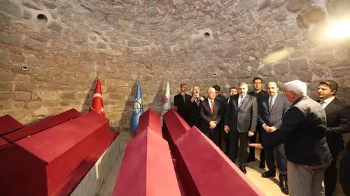 Bakan Çifçi Konya’da o kabirleri ziyaret etti