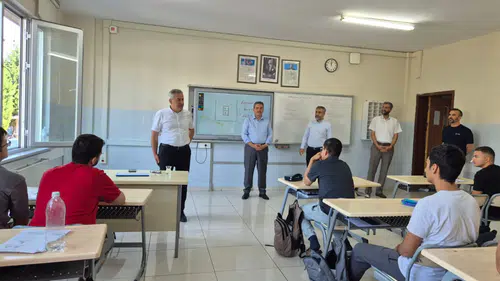 Konya'da yaz tatilinde eğitim devam ediyor! İl Müdürü kursları ziyaret etti