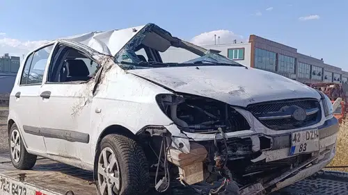 Konya'da feci kaza! Otomobil devrildi, 4 kişi yaralandı
