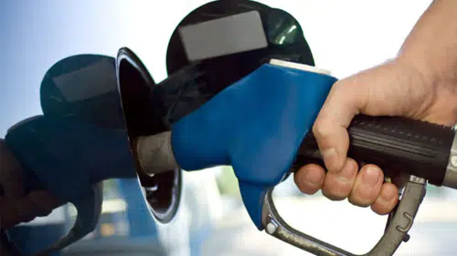 Benzine ve motorine bu akşam zam geliyor!
