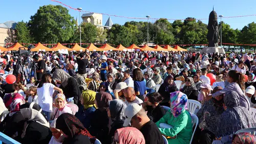 Konya Kılıçarslan Meydanı’na akın ettiler!