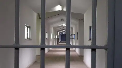 Mahkumlar yerde mi yatıyor! Konya Vekilinden flaş açıklama