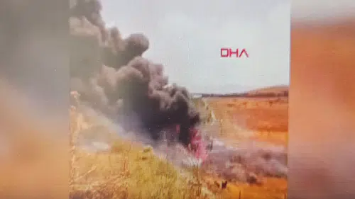 Aksaray’da madeni yağ yüklü TIR devrildi: sürücü yangında can verdi