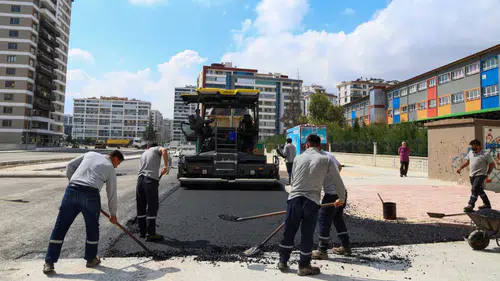 Konya’da o mahallelerin yolları yenileniyor! 2 bin 400 ton asfalt serildi