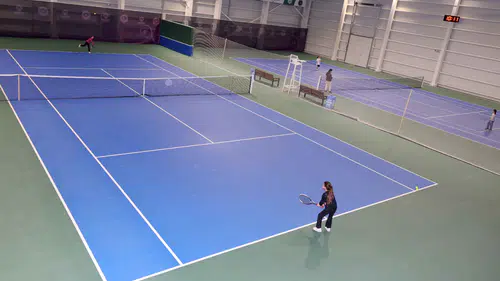 Konya’nın en büyük kapalı kortunda gençler sahne alıyor