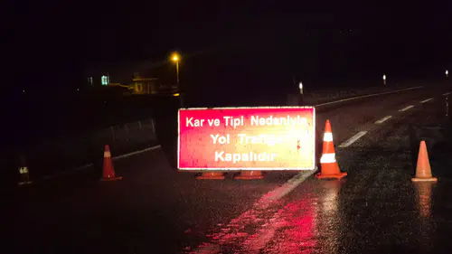 Konya yolu kar nedeniyle ulaşıma kapandı