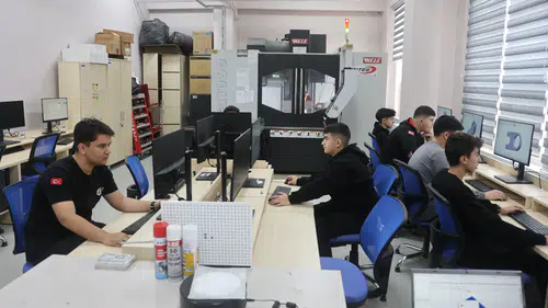 Hem okul hem fabrika: Konya’daki meslek lisesinden 12 milyon liralık başarı