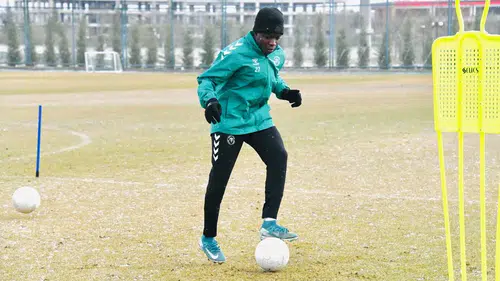 Konyaspor’da Ganalı oyuncuya lisans çıktı! İşte ilk hedefleri