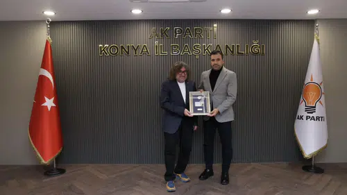 Aliya İzetbegoviç’in 100. Doğum Yılı Hatıra Parası, Başkan Özgökçen’e takdim edildi