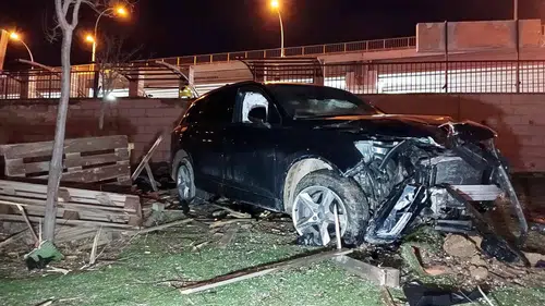 Ortalık savaş alanına döndü! Karaman’da otomobil kafe bahçesine uçtu