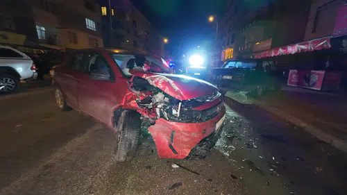 Karaman’da kontrolden çıkan araç park halindeki araca arptı