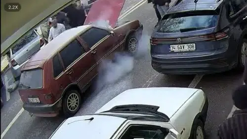 Konya'da seyir halindeki araç alev aldı: Esnaf harekete geçti