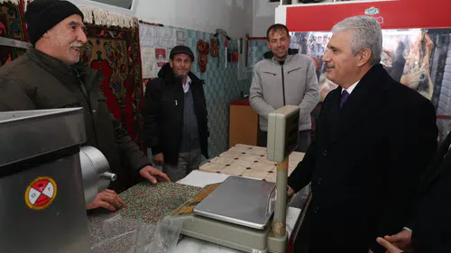 Konya Valisi Akın, Derbent'te esnaf ve vatandaşlarla buluştu