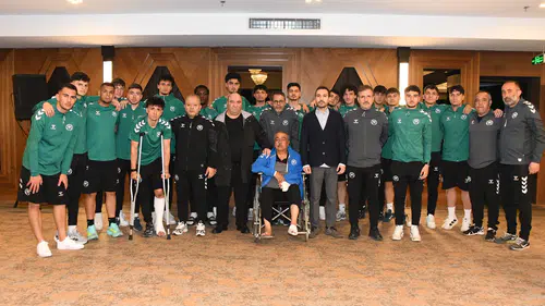 Trafik kazası geçiren Konyaspor U19 takımına geçmiş olsun ziyareti