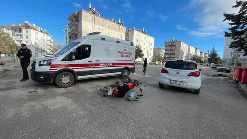 Karaman'da facianın eşiğinden dönüldü: Otomobil ile motosiklet çarpıştı