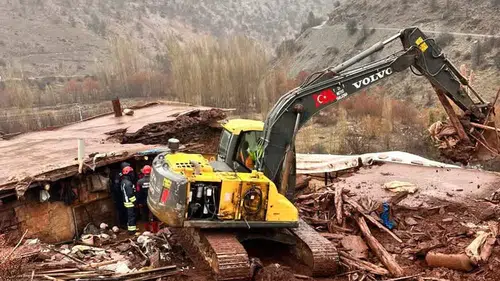 Konya’da ahır çöktü! 252 küçükbaş kurtarıldı