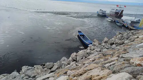 "Konya'nın denizi" buz tuttu!