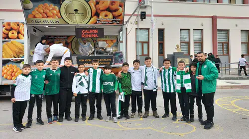 Konyalı öğretmen, Ahmet Çalık anısına 3 yıldır lokma dağıtıyor