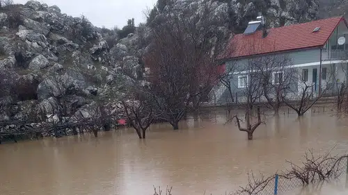 Konya'da barajlar taştı, araziler sular altında kaldı