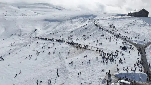 Konya Aladağ beyaza büründü: Tatilciler karın tadını çıkardı