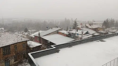 Konya'nın üç ilçesi kar yağışıyla beyaza büründü