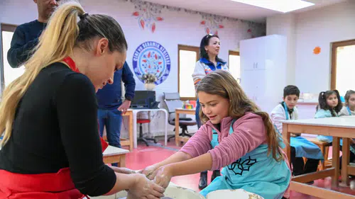 Erasmus öğrencileri Konya'da: Sanat ve Tasarım Atölyesi’ne uluslararası ziyaret