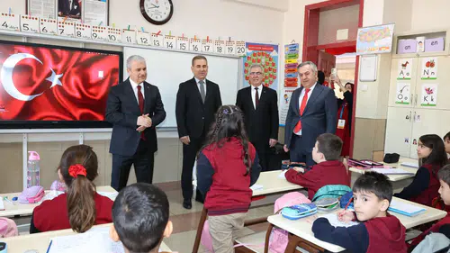 Vali Akın Konya'da öğrencilerle buluştu, eğitim çalışmaları masaya yatırıldı!