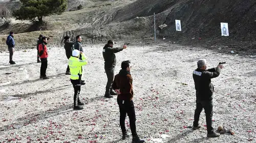 Konya'da orman muhafaza memurlarına silah eğitimi