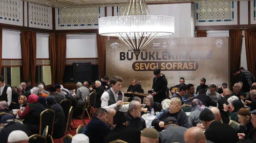 Huzurevi sakinleri Konya Büyükşehir ile unutulmaz bir akşam yaşadı