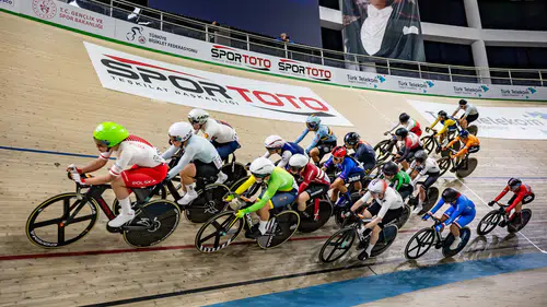 Konya’da pistin tozu yükseliyor: Avrupa bisikletçileri final için yarıştı