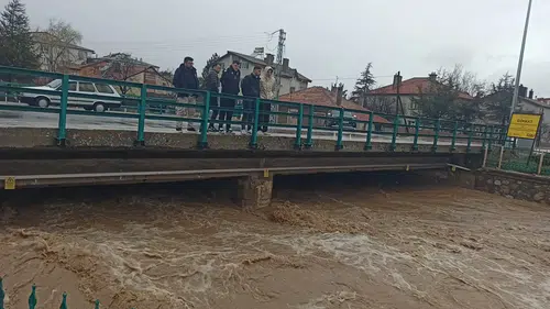 Yağış Konya’yı vurdu! Dereler taştı, hayat felç oldu