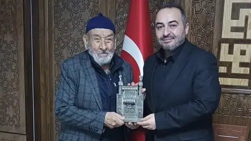 Konya’da güçlü hafızaya sahip 84 yaşındaki adam birinci oldu