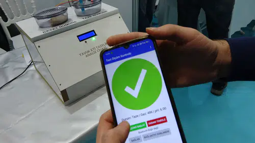 Lise öğrencileri tavuk etinin tazeliğini ölçen cihaz geliştirdi