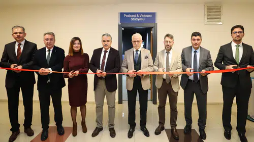 NEÜ’den dijital atılım: Yeni podcast-vodcast stüdyosu açıldı