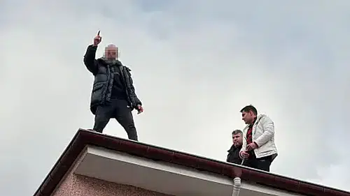 Konya’da intihar edecek kişiyi Emniyet Müdürü kurtardı