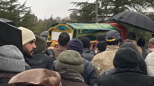 Otobüs kazasında hayatını kaybeden anne ve kızı Konya’da defnedildi