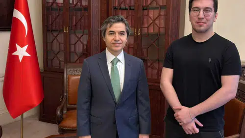 Konyalı öğrenciden Londra Büyükelçisi'ne anlamlı ziyaret