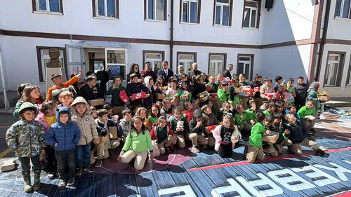 Konya’da işletmeciden öğrencilere bayram hediyesi