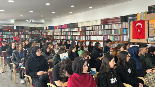 Konya’da genç yazarlar usta kalemlerle buluştu