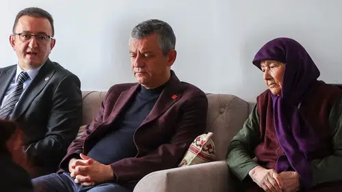 CHP Genel Başkanı Özgür Özel Konya’da! O aileyi ziyaret etti