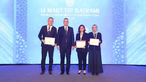 Sağlık Bakanı Memişoğlu'ndan Konya'ya ödül
